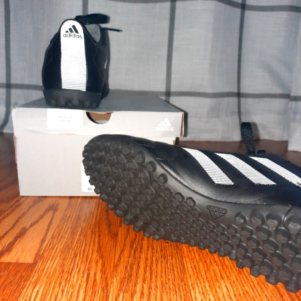 Mens Black Adidas Soccer indoor cleats (Turf) size 7 - Picture 3 of 3